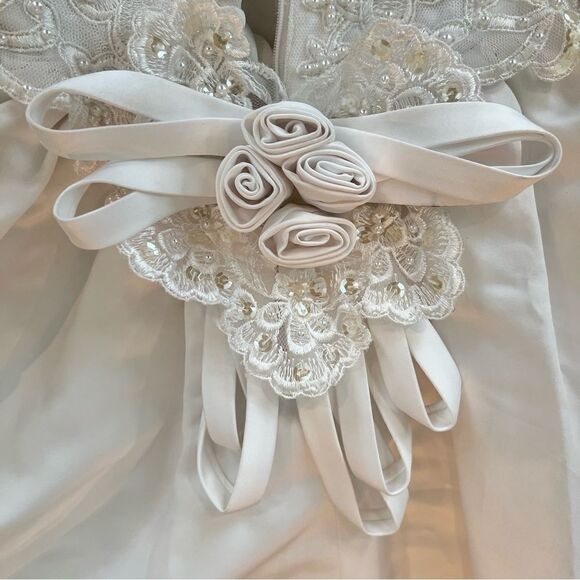 SALE…Vintage White Wedding Gown Beaded longsleeve size 10 - Picture 4 of 16